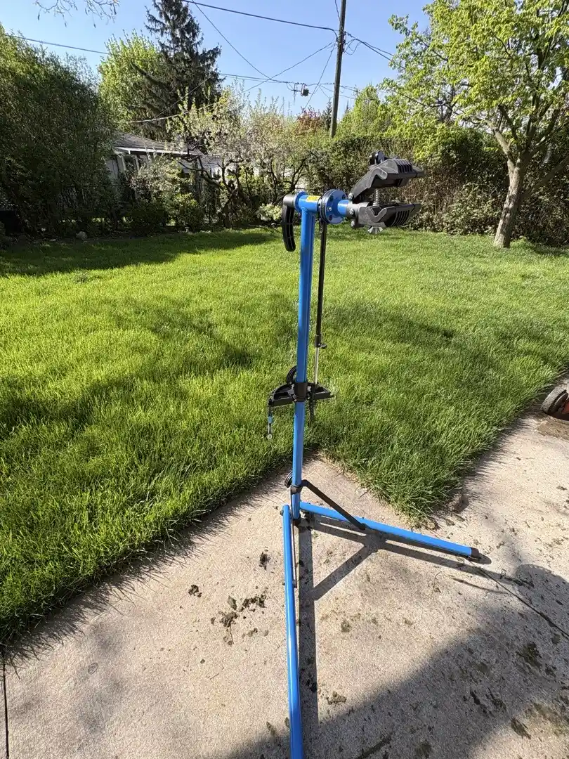 Bike repair stand