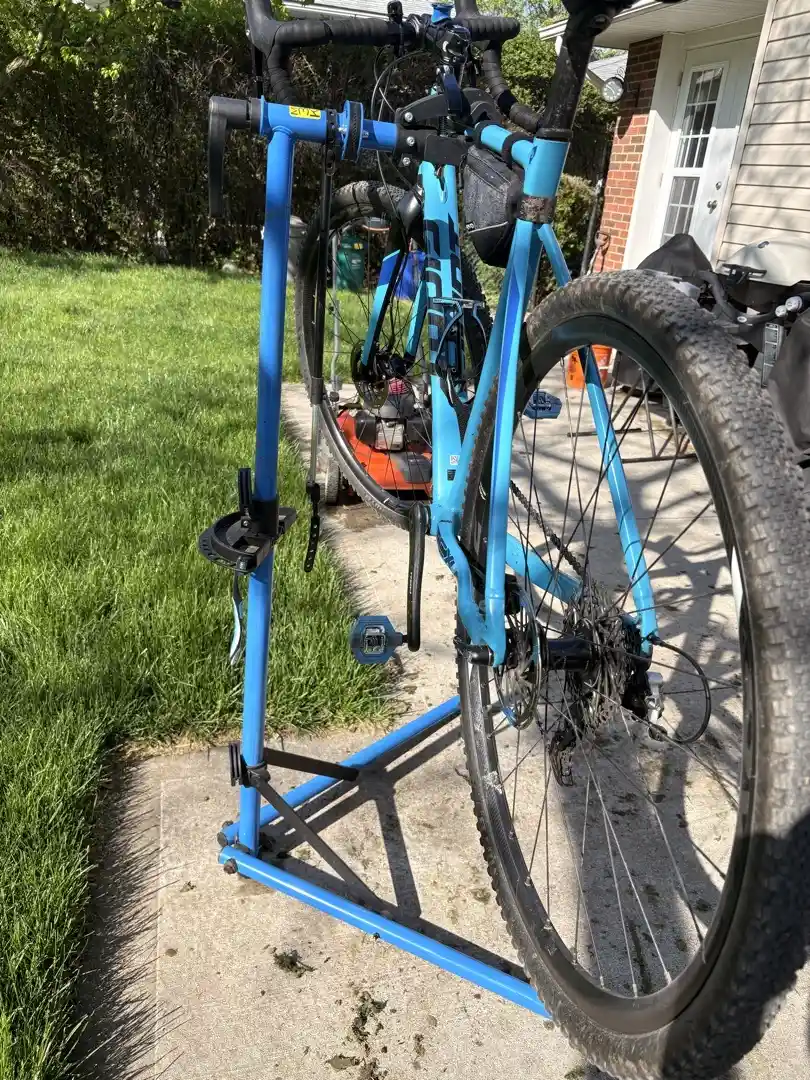 Bike repair stand