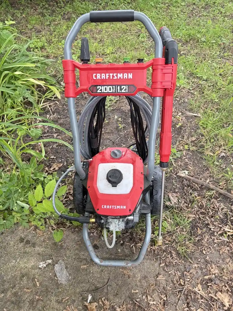 2100 PSI pressure washer