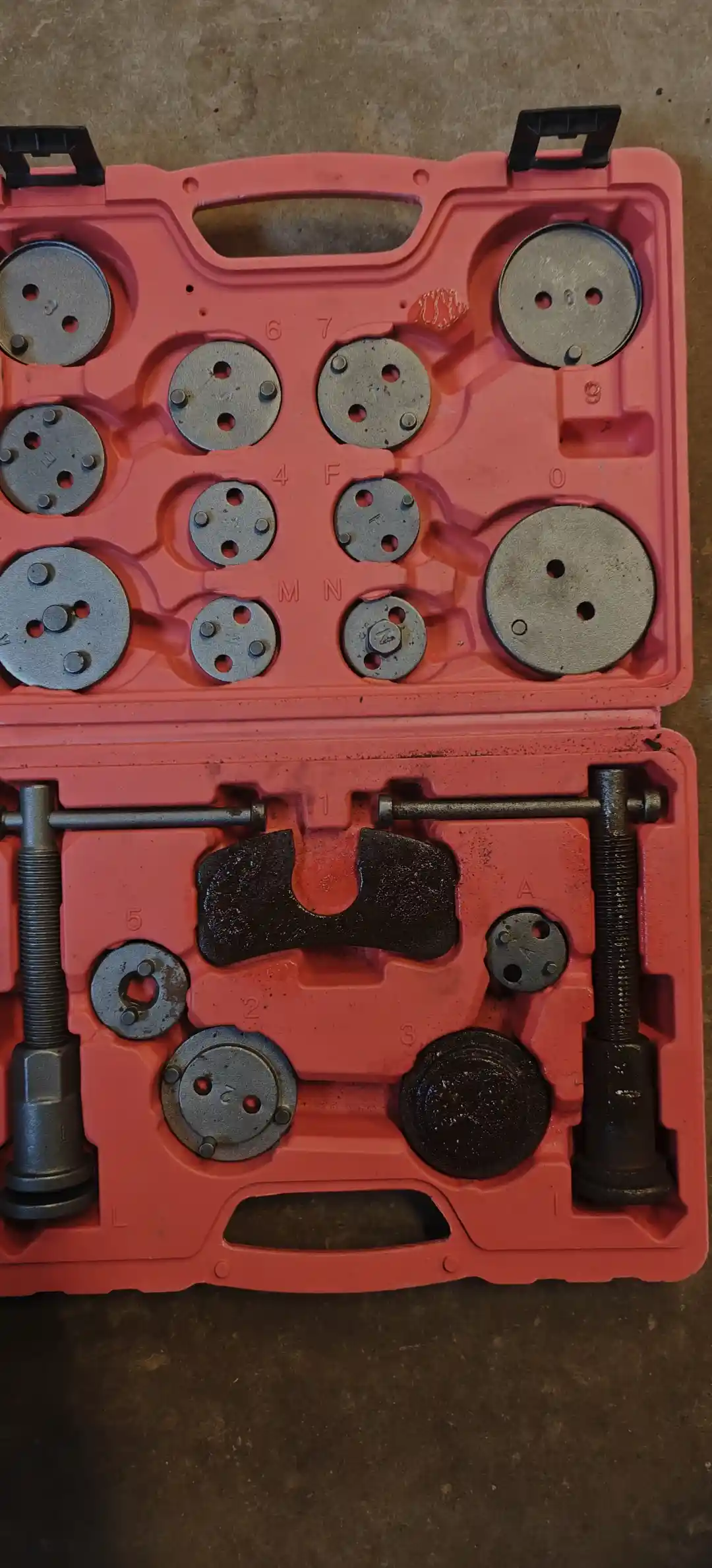 Brake caliper pusher