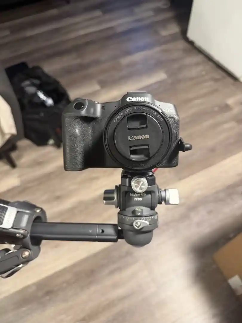 EOS R8