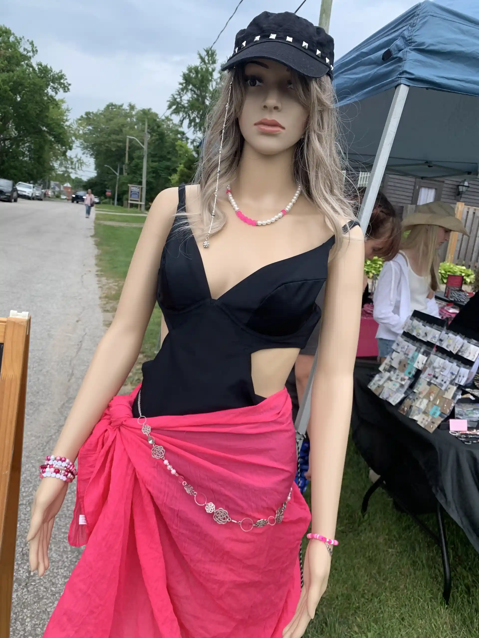 Mannequin, female.