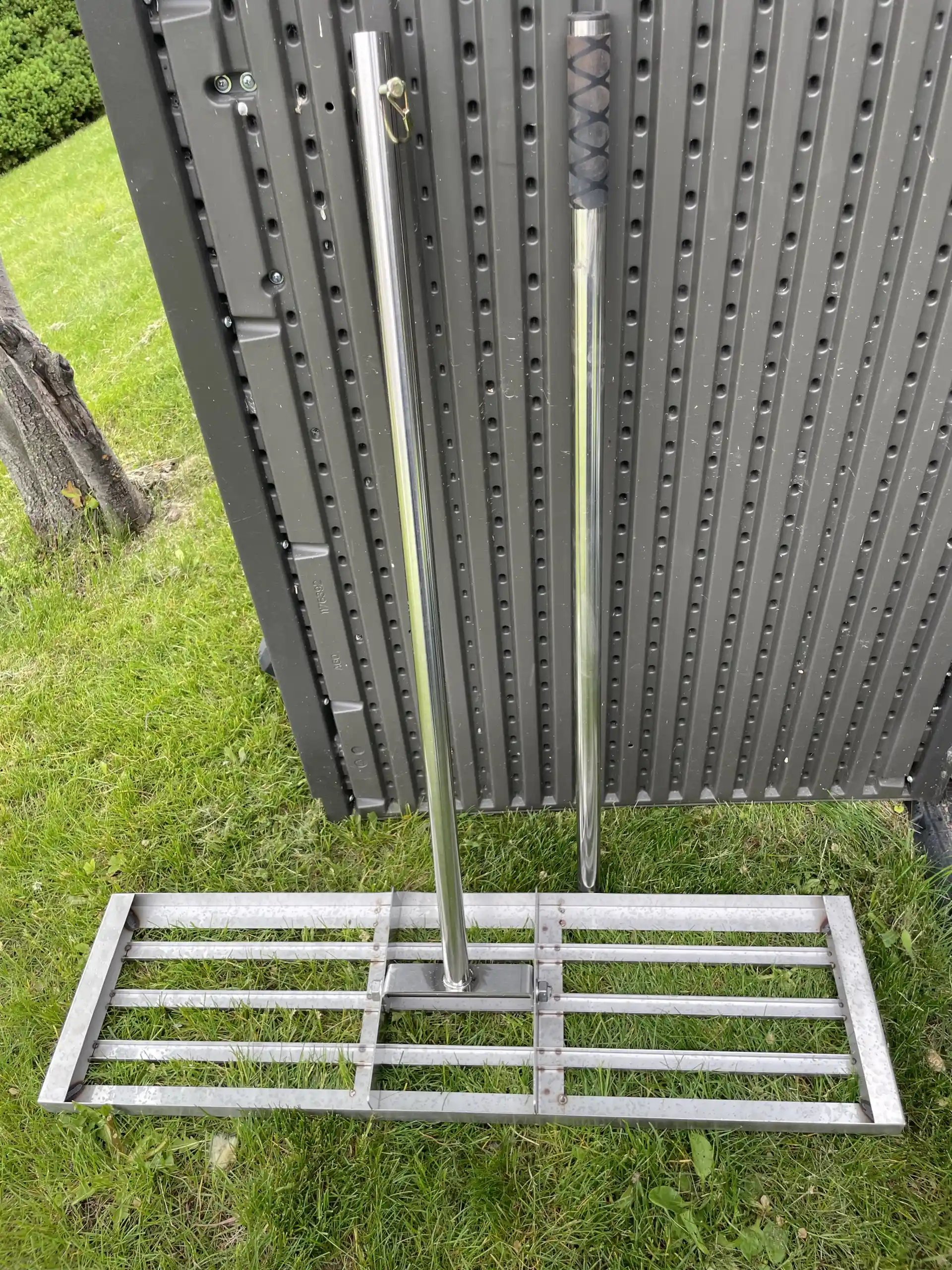 Lawn leveling rake