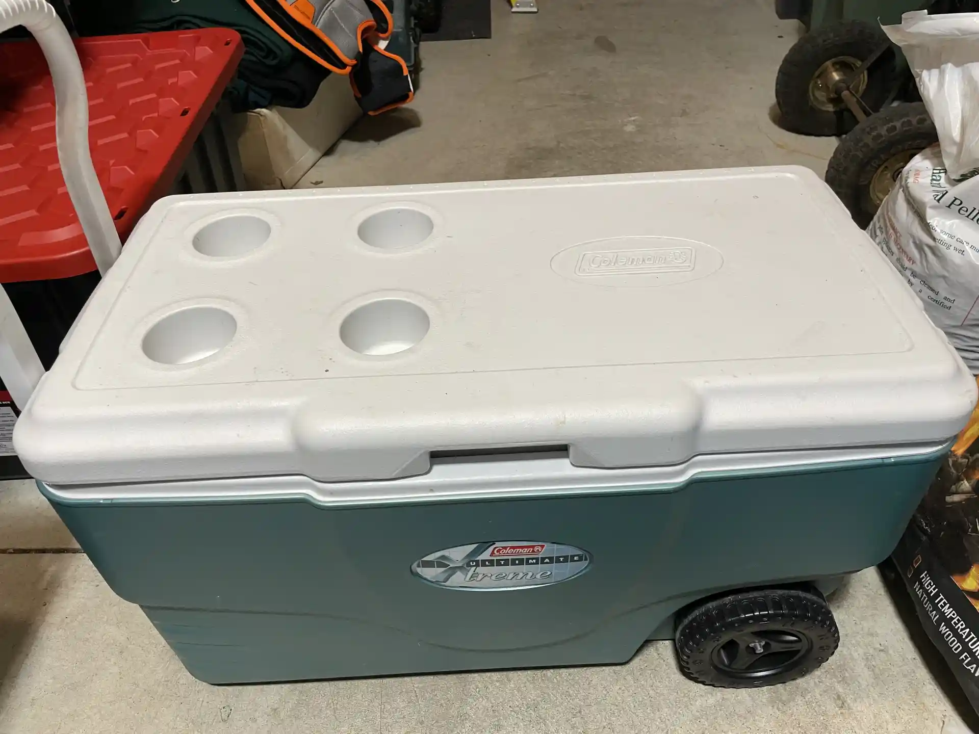 Coleman Xtreme cooler