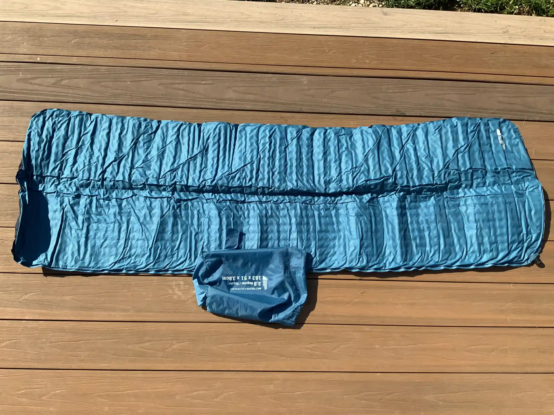 Self inflating sleeping pad