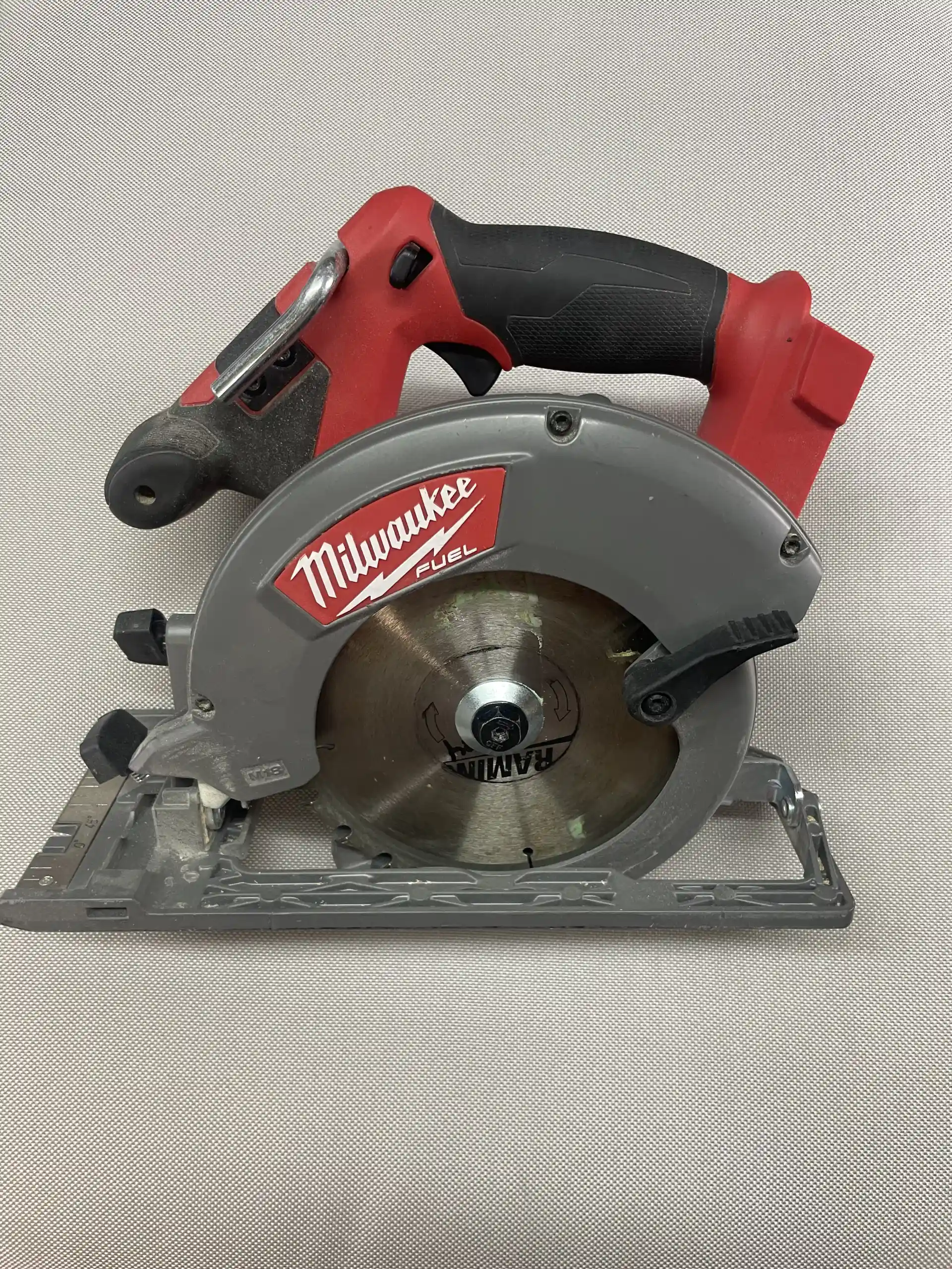 Milwaukee FUEL 6 1/2” Circular Saw (w/ battery)