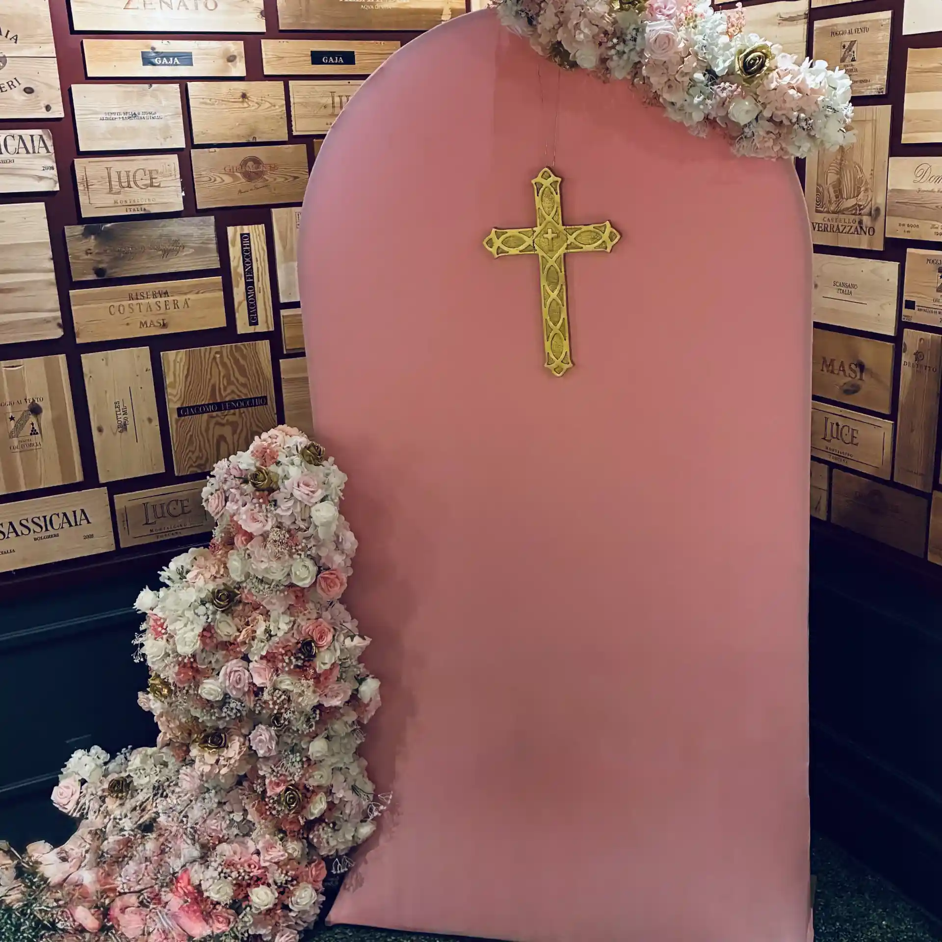 Backdrop/floral arch