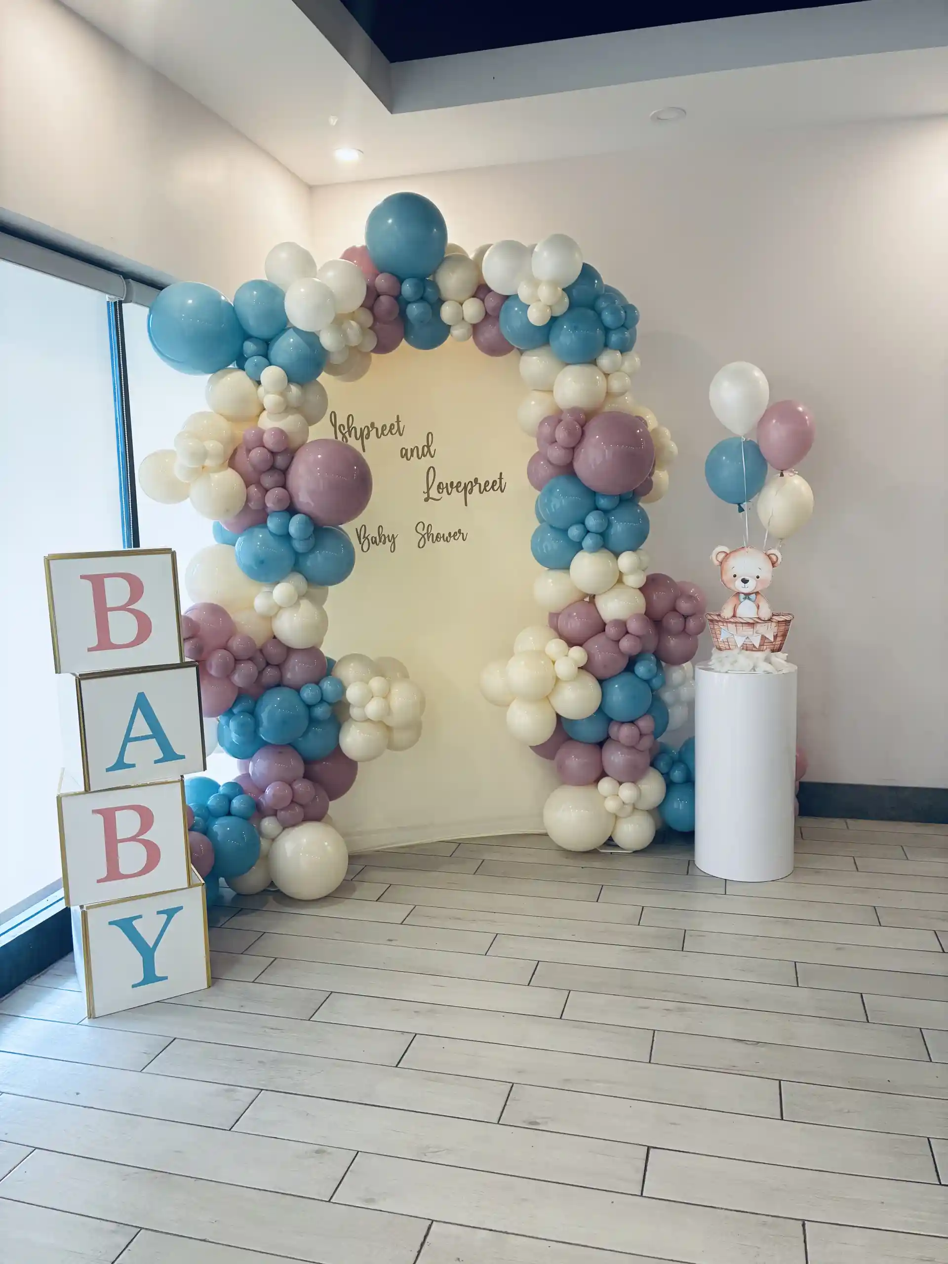 Baby shower decor