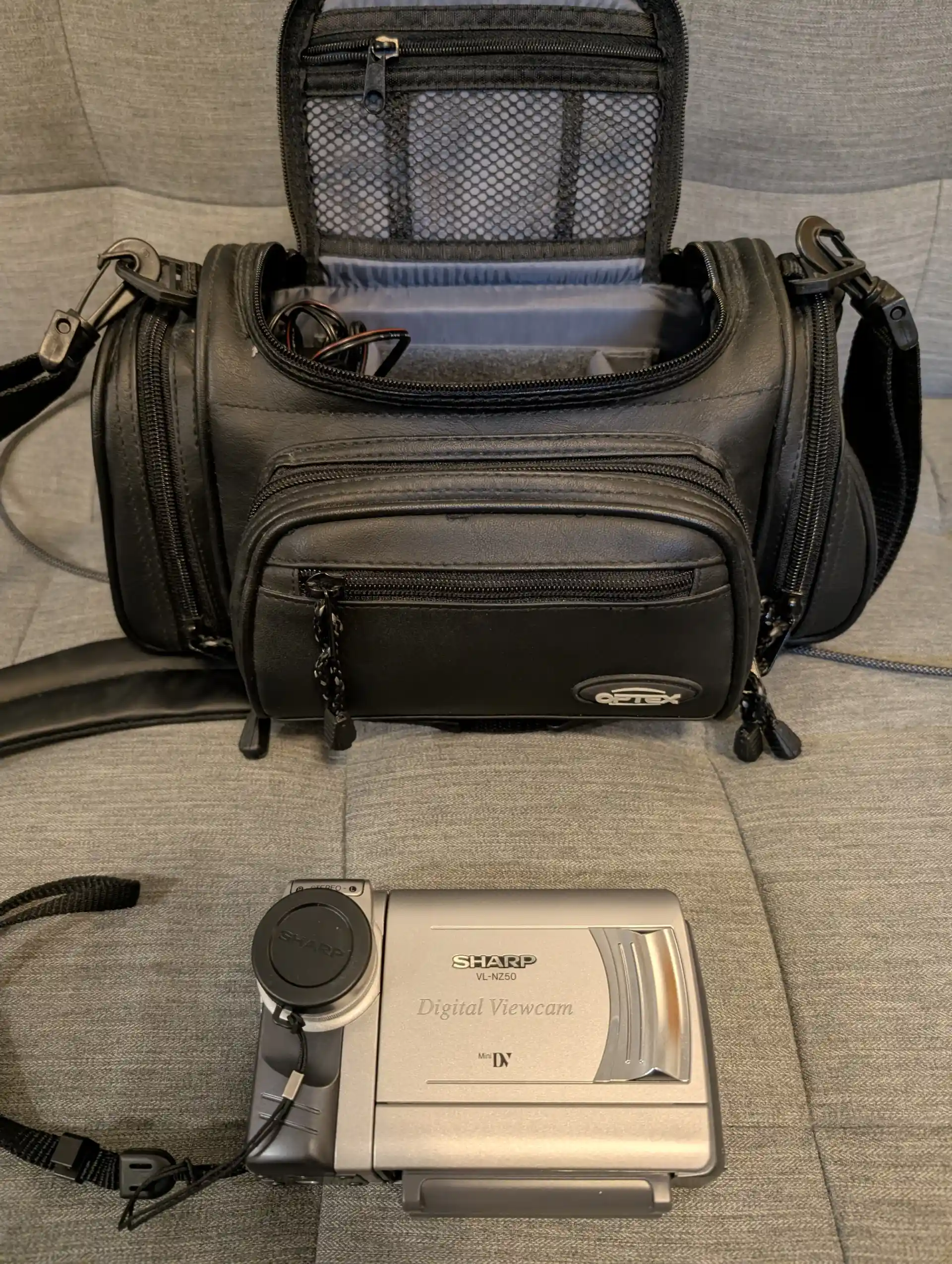 Sharp VL-NZ50 Mini DV Camcorder