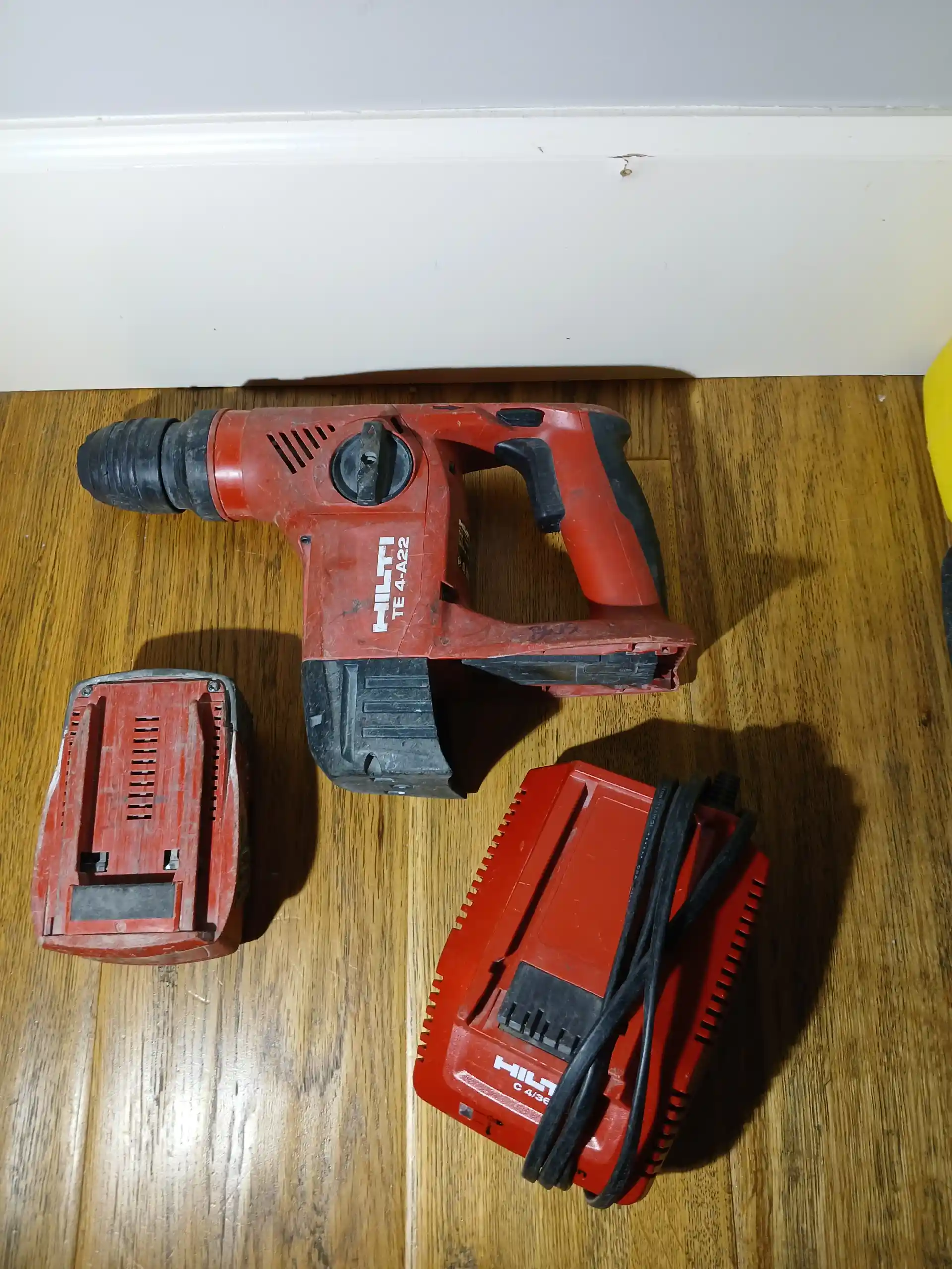 Hilti Te4 A22 Concrete Drill, Battery, Charger