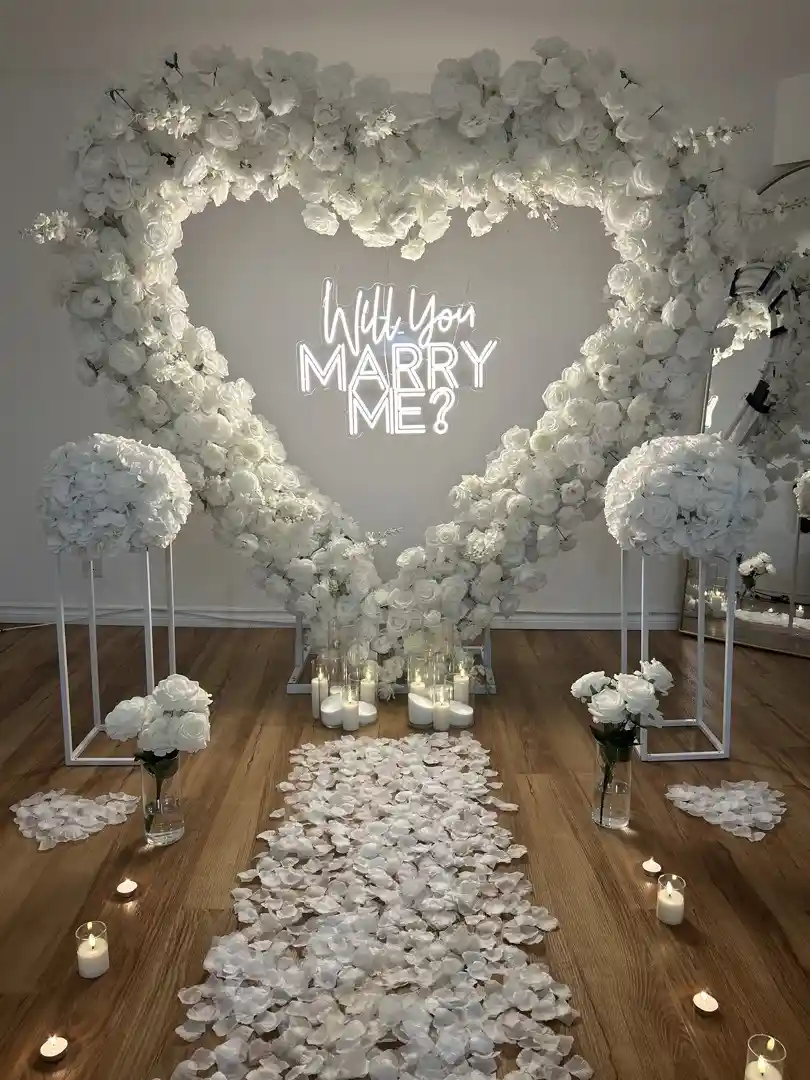 White Heart Arch Rental – Perfect for Proposals