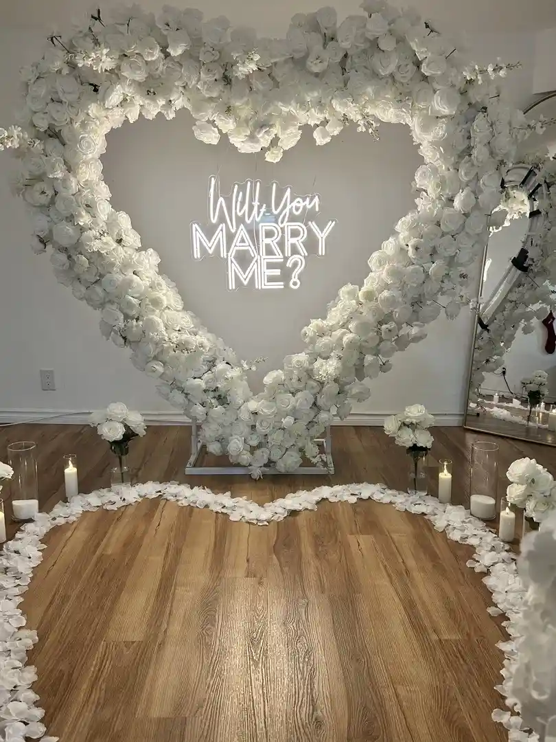 White Heart Arch Rental – Perfect for Proposals