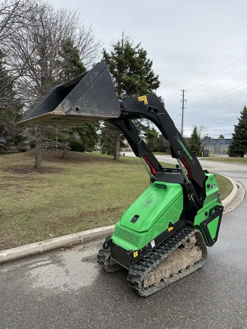 100Mt PRO mini skid steer for rent