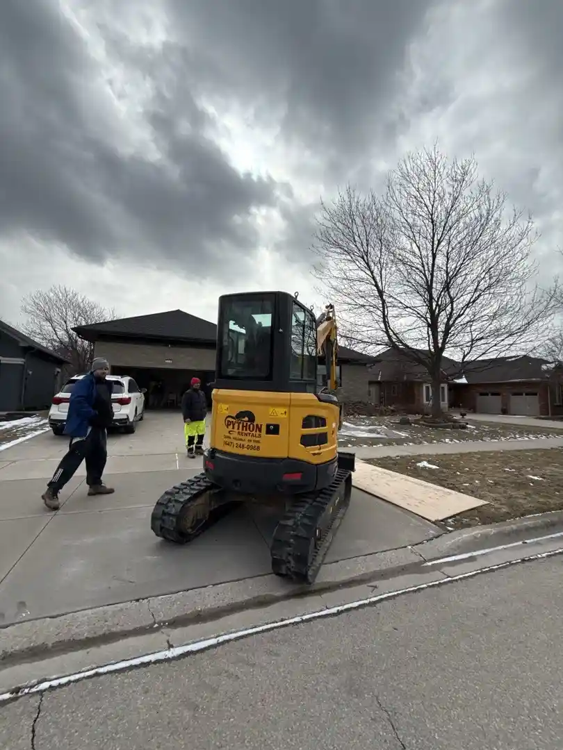 2.7 Ton Mini Excavator for rent