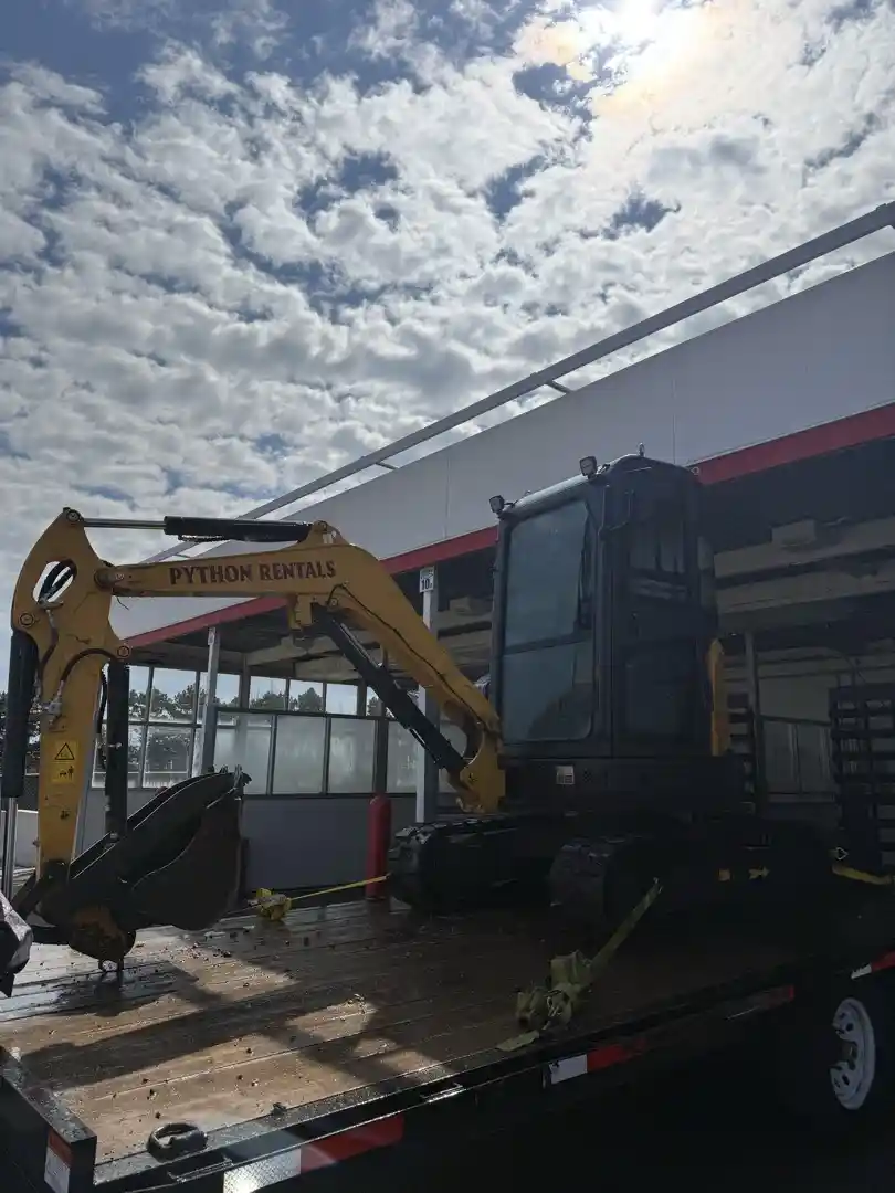 2.7 Ton Mini Excavator for rent
