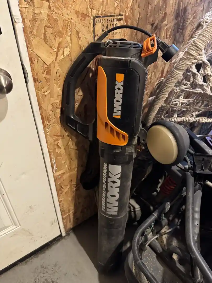 Blower and Vacuum for leafs. Mulcher