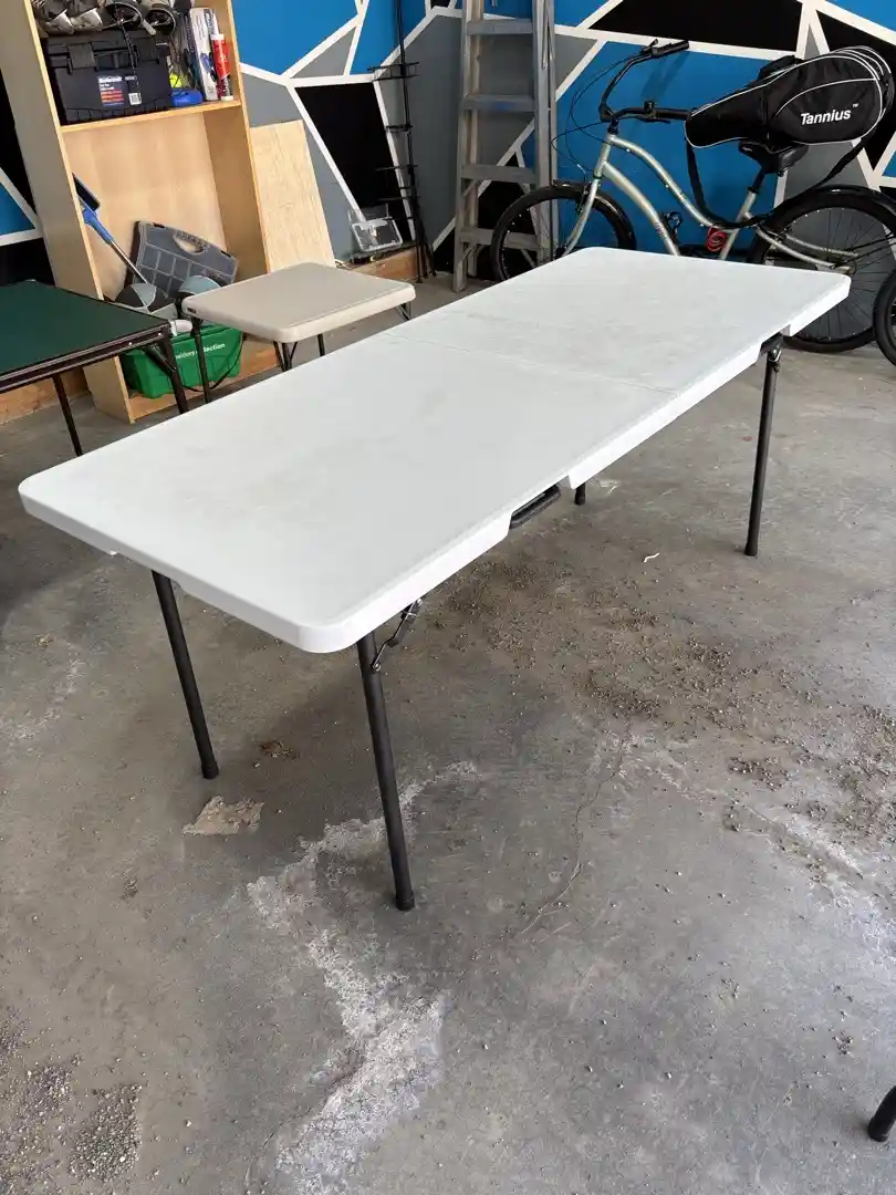 Large foldaboe tables