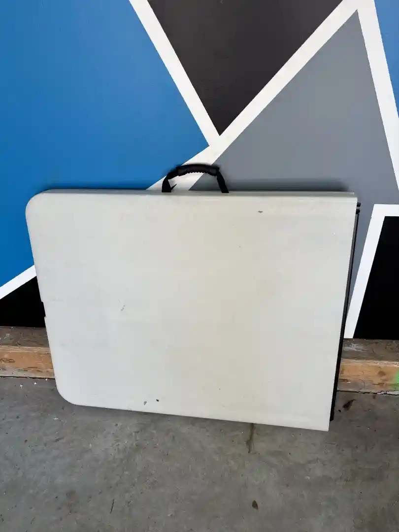 Large foldaboe tables