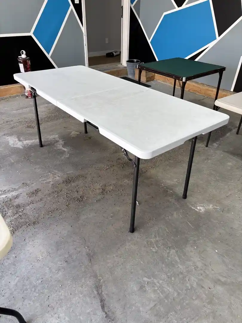 Large foldaboe tables