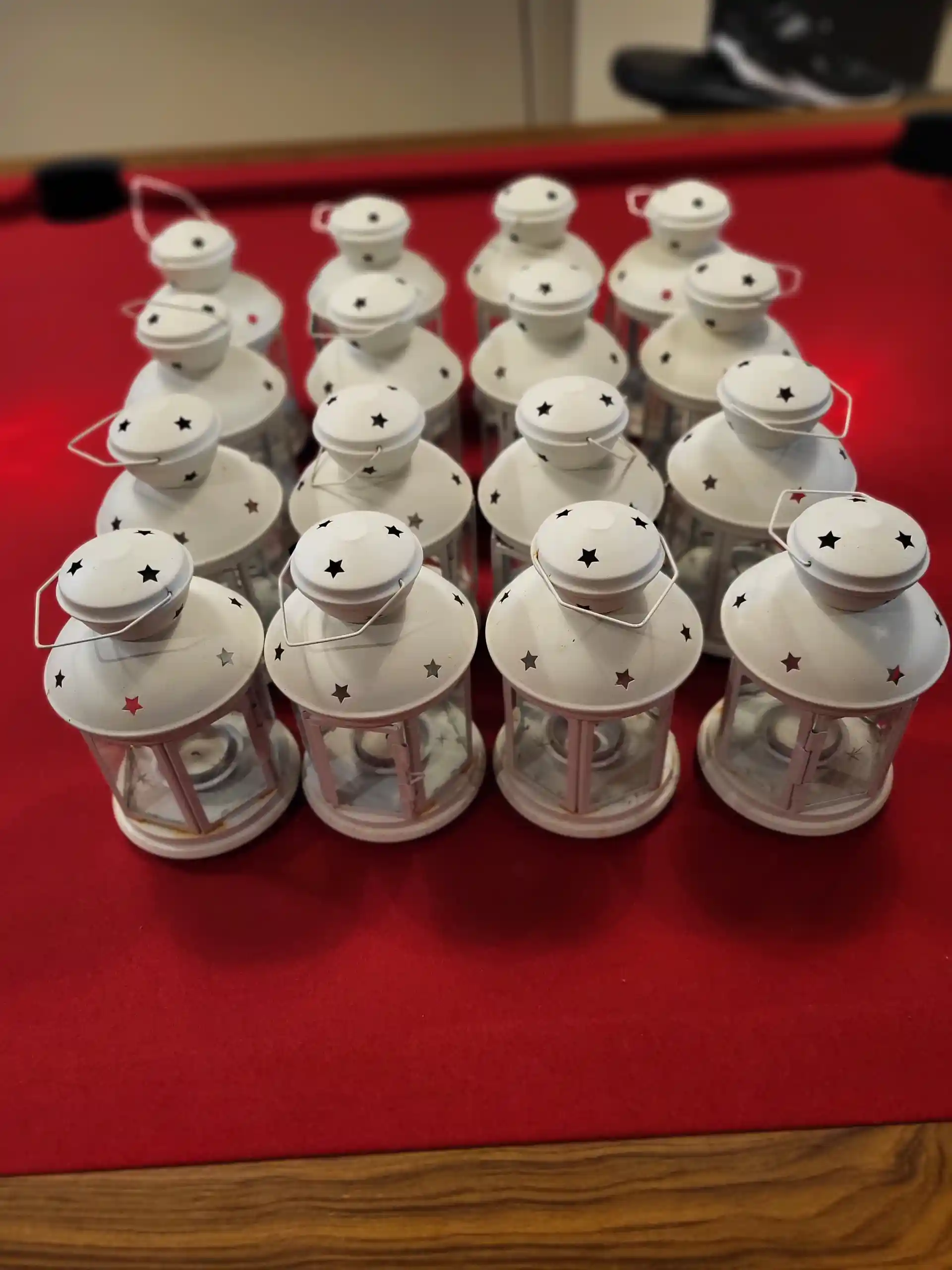 16 White Lanterns